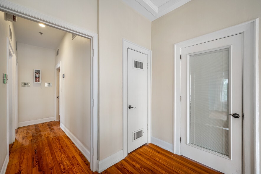 More Photos Of 2901 1st Ave N, Saint Petersburg Office For Lease