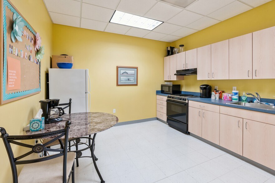 More Photos Of 2200 Gannett Ave, Des Moines Office For Sale