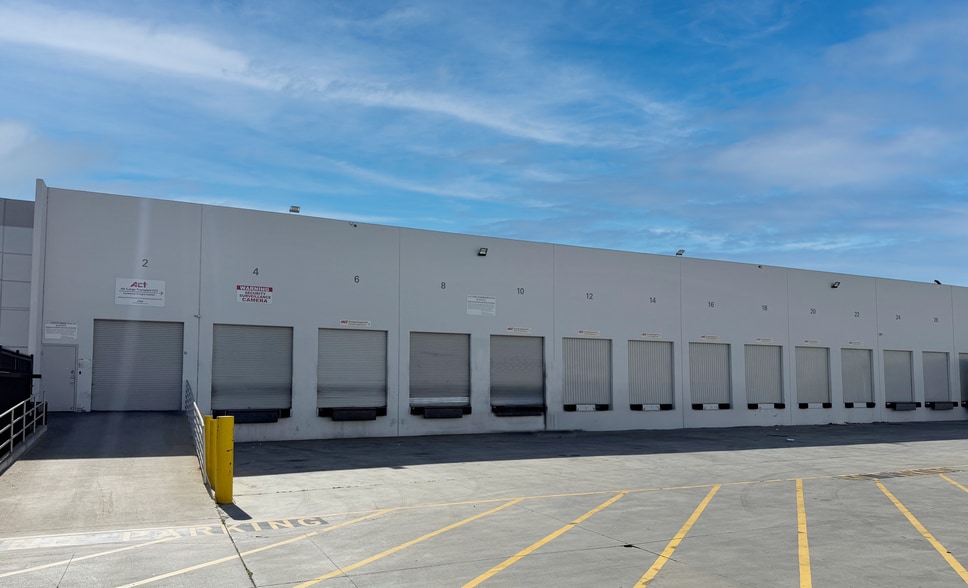 More Photos Of 900-928 W Hillcrest Blvd, Inglewood Unknown For Lease