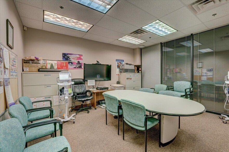 More Photos Of 2035 Mesquite Ave, Lake Havasu City Medical For Sale
