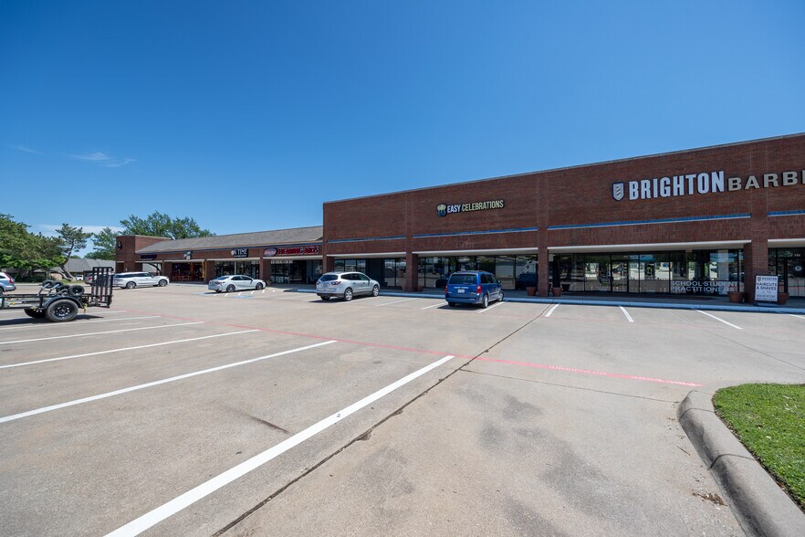 More Photos Of 109-189 W Harwood Rd, Hurst Unknown For Lease