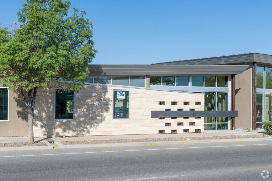 More Photos Of 6301 Northern Pass Dr, El Paso Medical For Lease