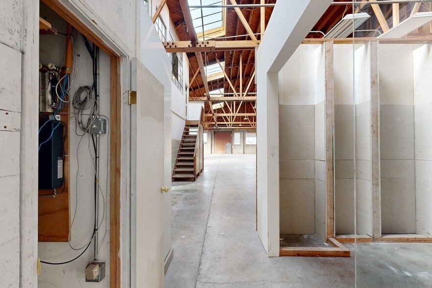 More Photos Of 1035 Murray St, Berkeley Showroom For Lease