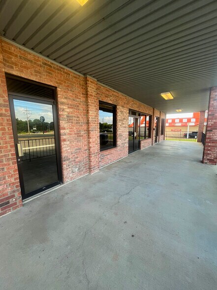More Photos Of 906 Us Highway 271 S, Gilmer Storefront For Lease