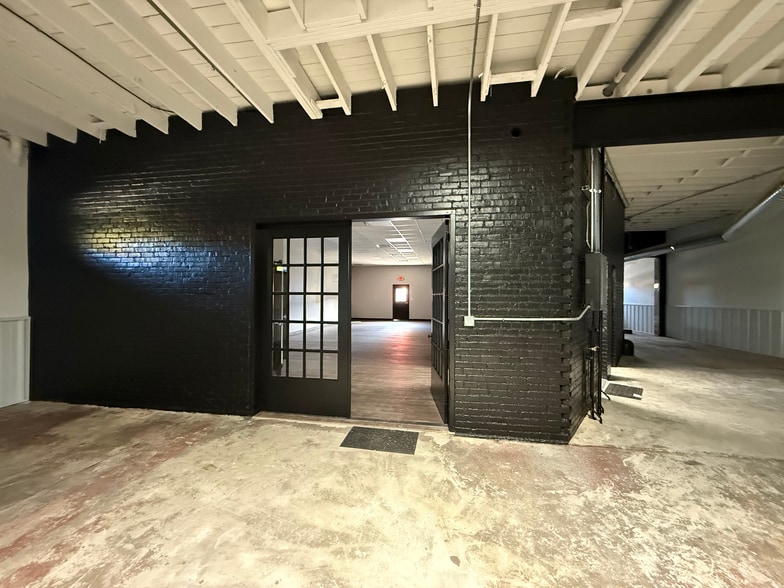 More Photos Of 1902 S Harrison St, Fort Wayne Warehouse For Lease