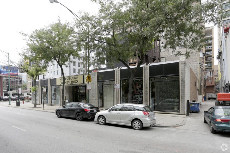 More Photos Of 700 N La Salle St, Chicago Freestanding For Lease