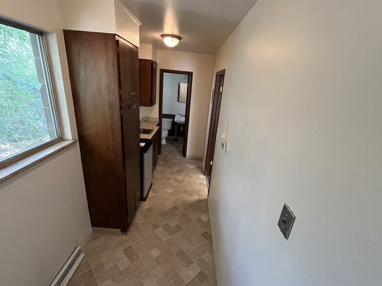 More Photos Of 1510 Glen Ayr Dr, Lakewood Office For Lease