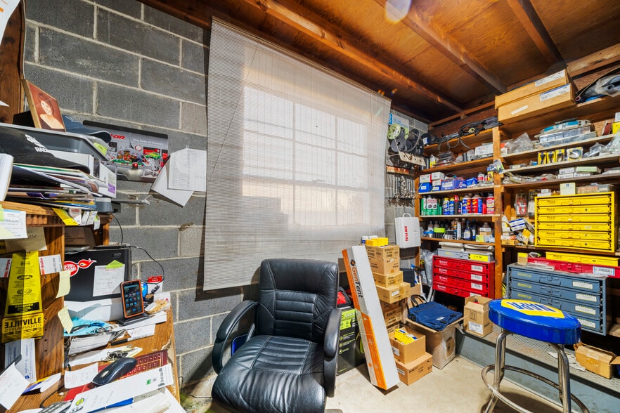 More Photos Of 457 Spring St, Windsor Locks Auto Repair For Sale