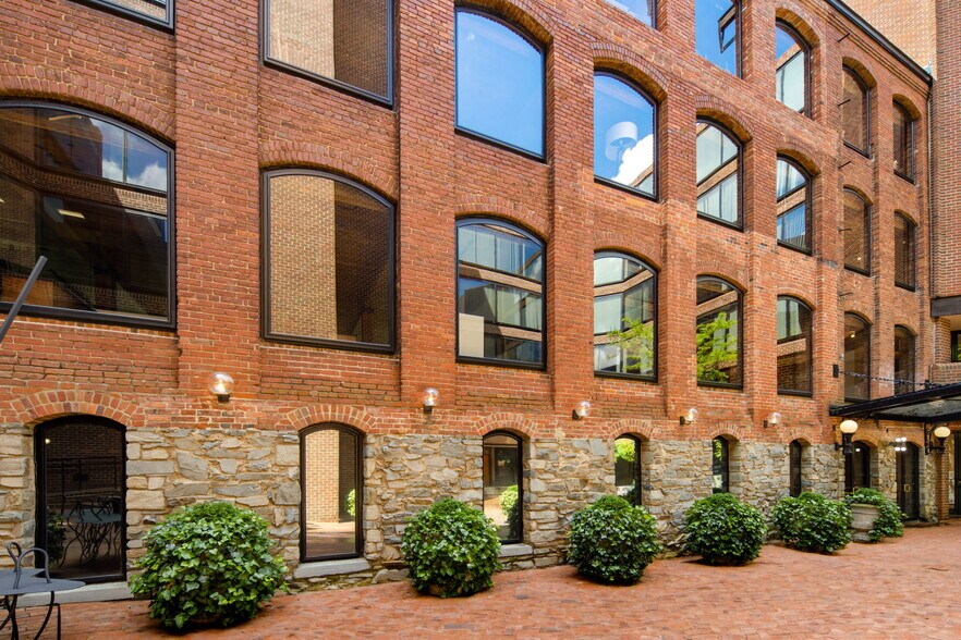 More Photos Of 1054-1066 31st St NW, Washington Unknown For Lease