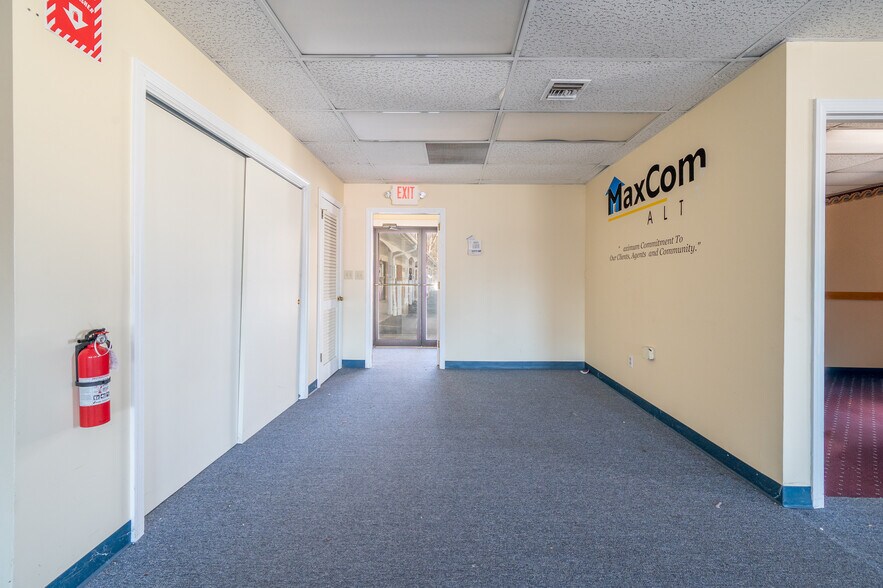 More Photos Of 477 Boston Post Rd, Orange Storefront Retail Office For Lease