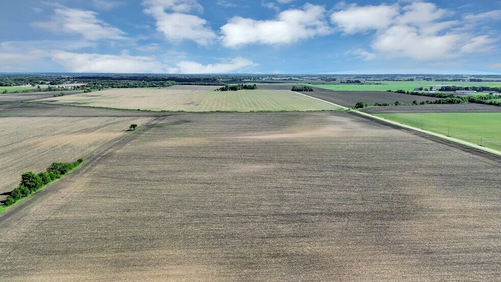 More Photos Of 41W597 US Highway 20, Hampshire Flex For Sale