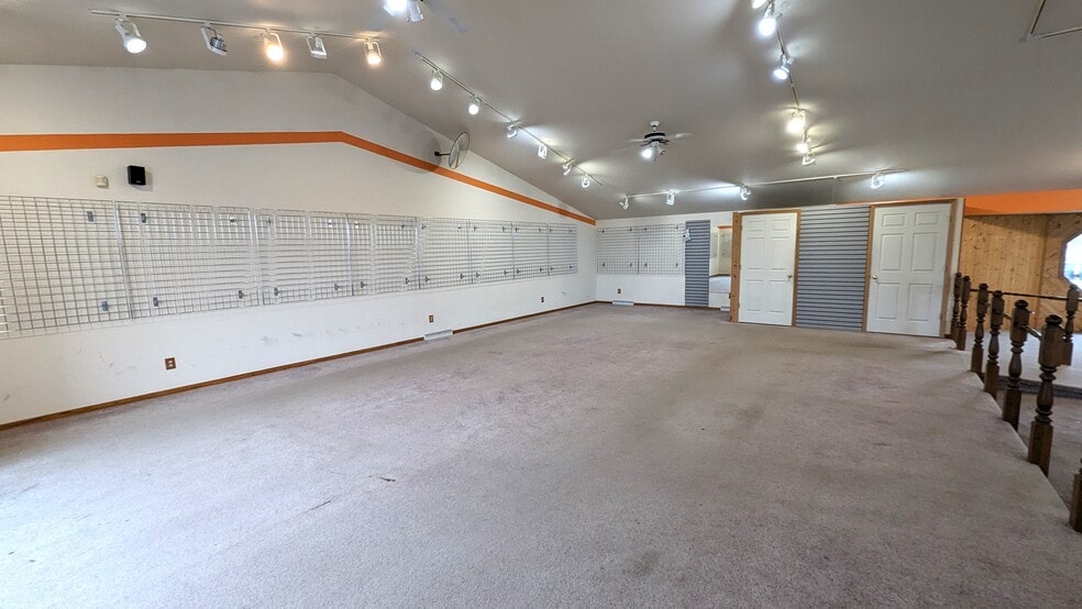 More Photos Of 1276 W Winneconne Ave, Neenah Storefront For Sale