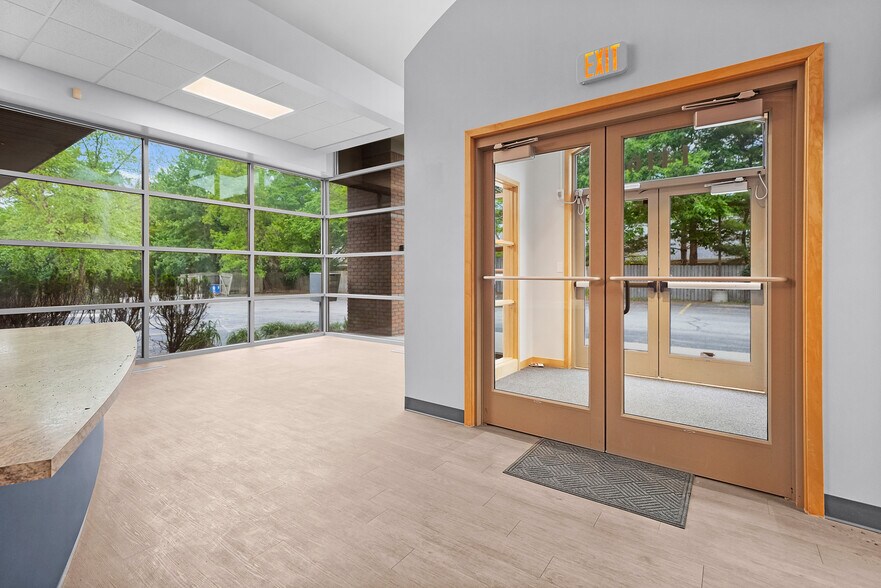 More Photos Of 1416 44th St SW, Wyoming Medical For Sale
