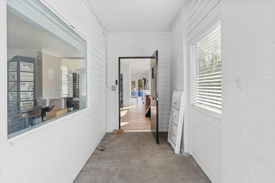 More Photos Of 808 N 2nd St, Tacoma Office For Sale