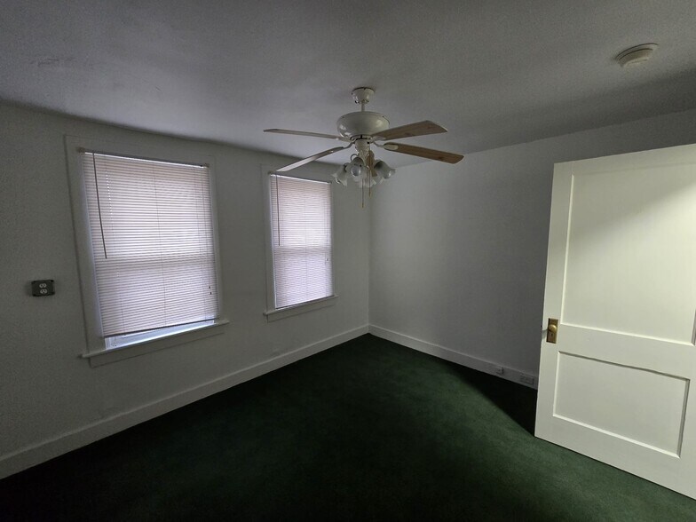 More Photos Of 2311 S Big Bend Blvd, Maplewood Office For Lease