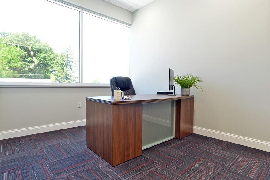 More Photos Of 1706 Smizer Station Rd, Saint Louis Office For Sale