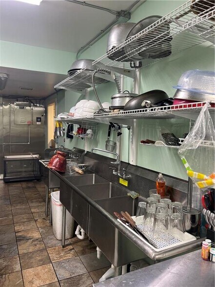 More Photos Of 416 Putnam St, Eau Claire Supermarket For Sale