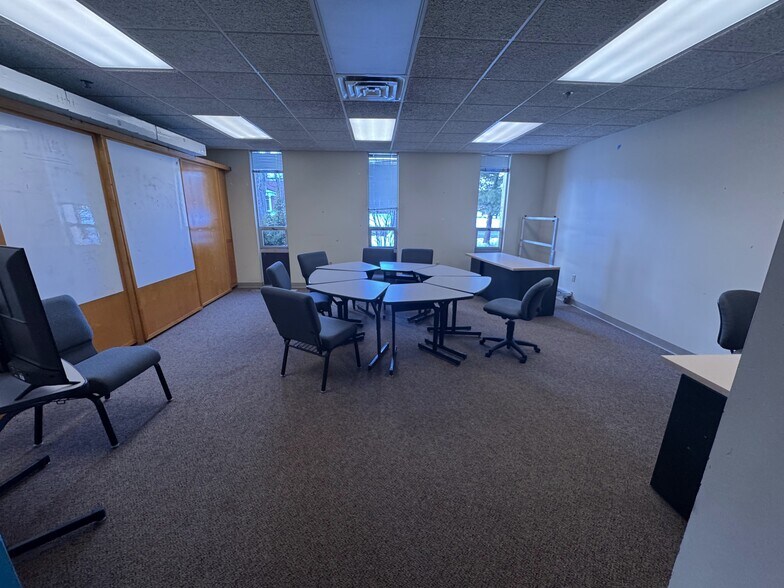 More Photos Of 1851 Whitney Ave, Hamden Schools For Lease