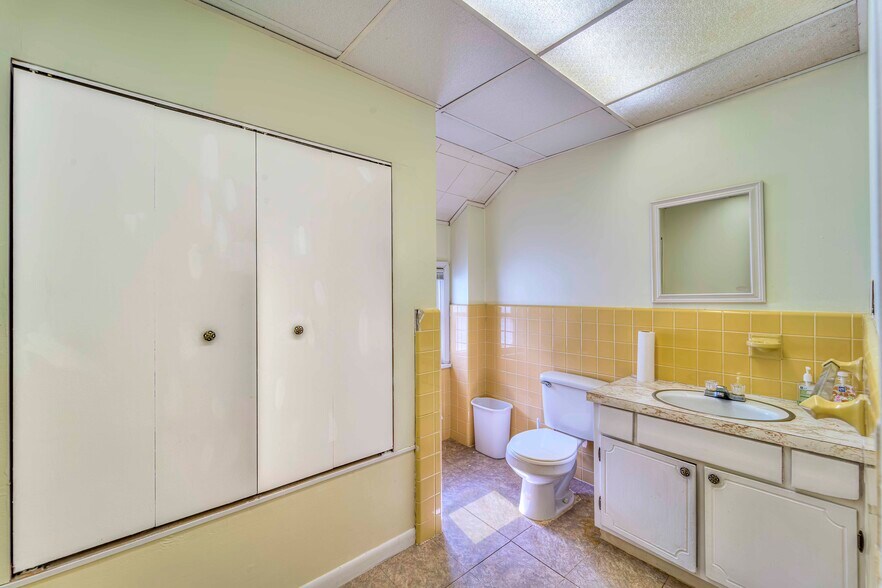 More Photos Of 604 Greenwood Pl, Jackson Office For Lease