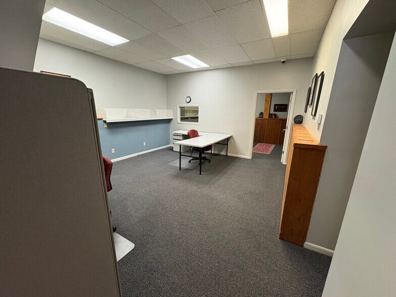 More Photos Of 109 Main st, Delphi Office For Lease