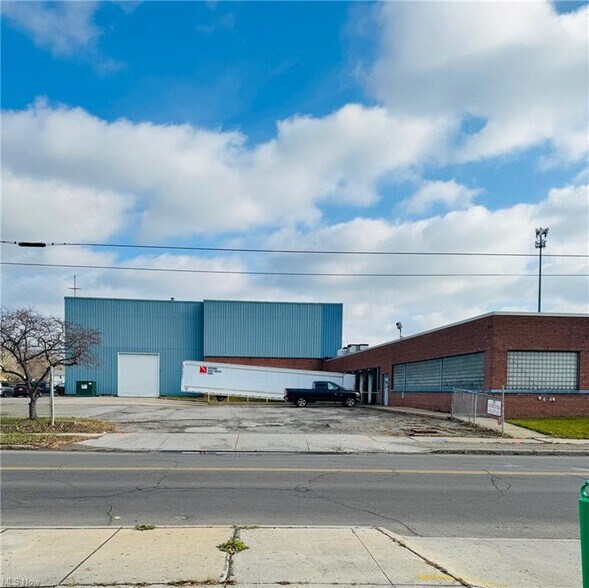 More Photos Of 1052 Mahoning Ave, Warren Manufacturing For Lease