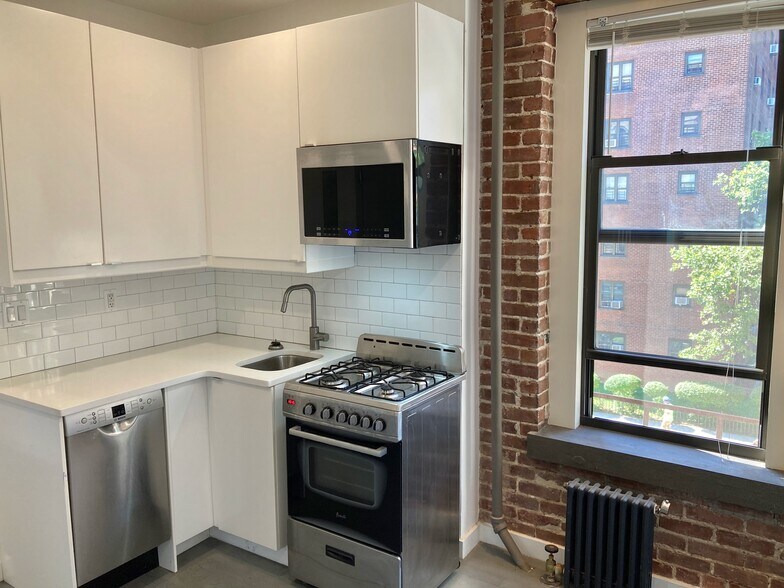 More Photos Of 197 Madison St, New York Apartments For Sale