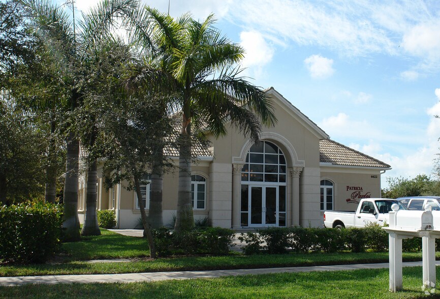 More Photos Of 6622 Willow Park Dr, Naples Medical For Lease