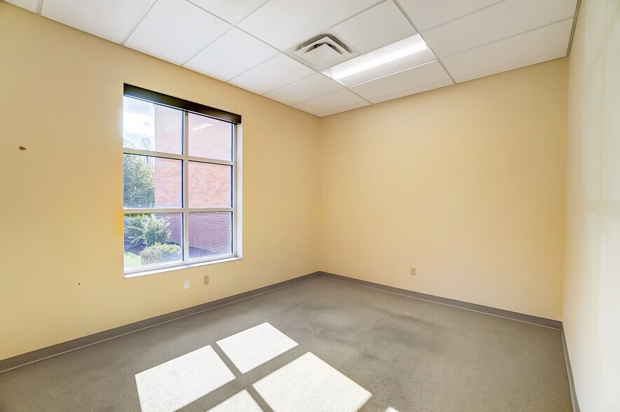 More Photos Of 1740 Thomas Paine Pky, Dayton Warehouse For Lease