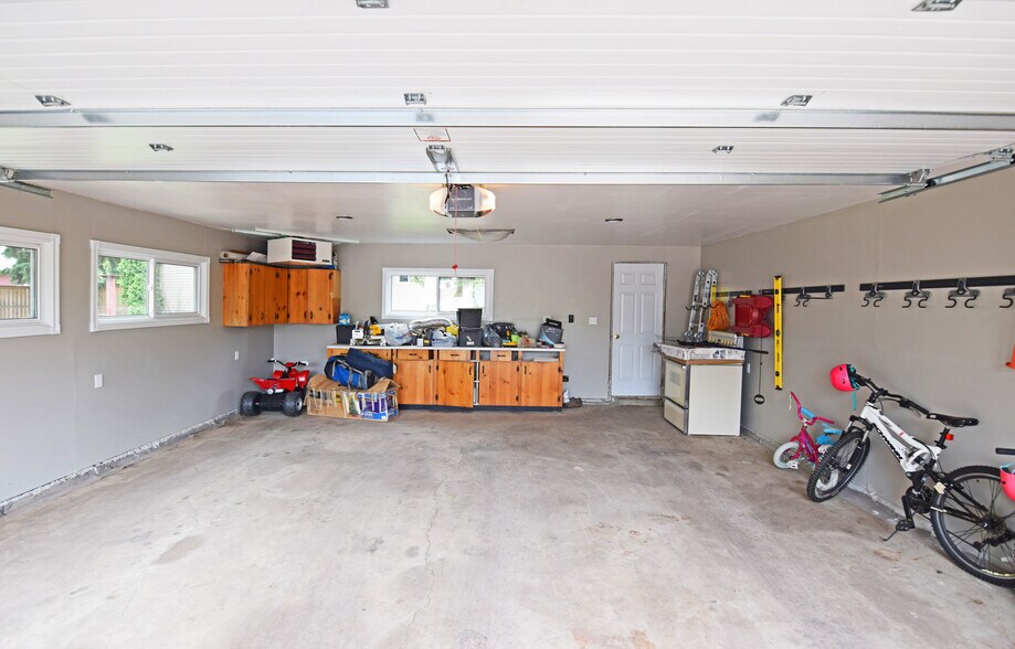 More Photos Of 9657 68A St NW, Edmonton Multifamily For Sale