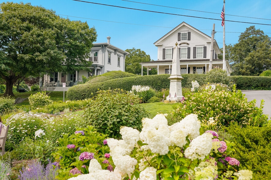 More Photos Of 196 Shore Rd, Chatham Hotel For Sale