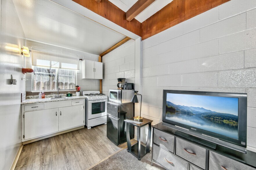 More Photos Of 3994 Pine Blvd, South Lake Tahoe Hotel For Sale