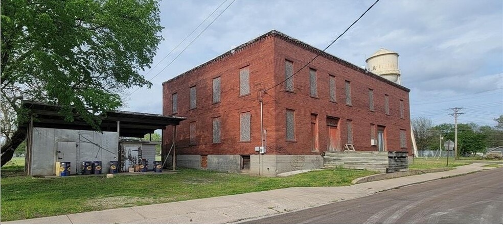 Primary Photo Of 512 Monroe st, Iola Loft Creative Space For Sale