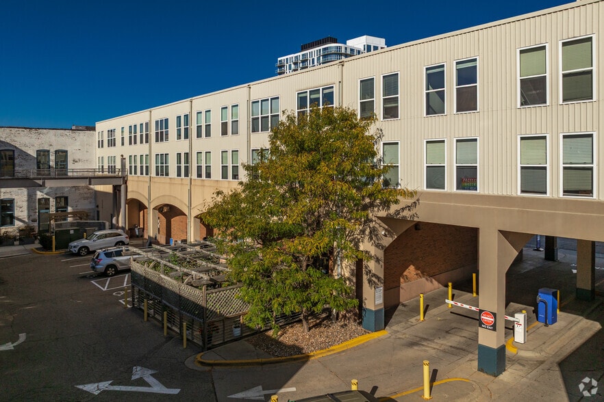 More Photos Of 24 University Ave NE, Minneapolis Office For Lease