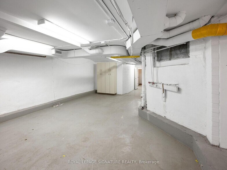 More Photos Of 1560 Queen St W, Toronto Storefront Retail Office For Lease