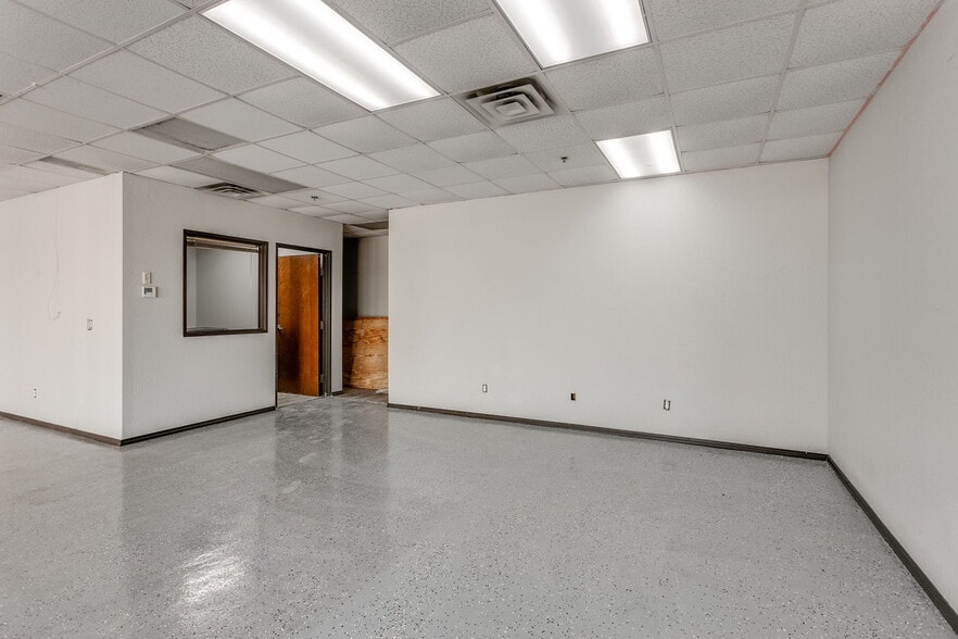 More Photos Of 3500 NW 39th St, Oklahoma City Office For Sale