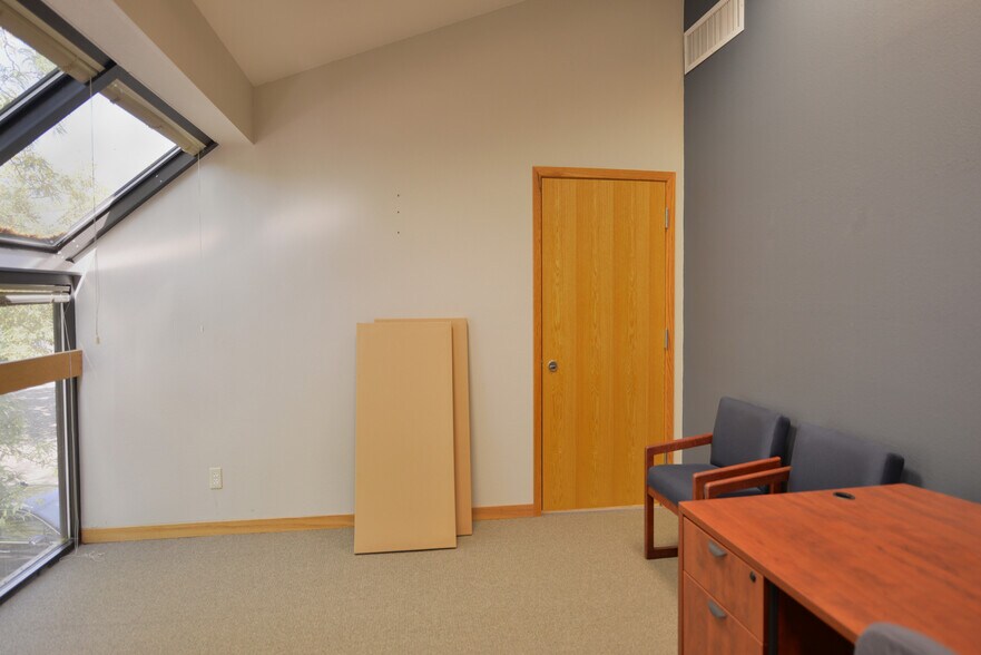 More Photos Of 724 Whalers Way, Fort Collins Office For Sale