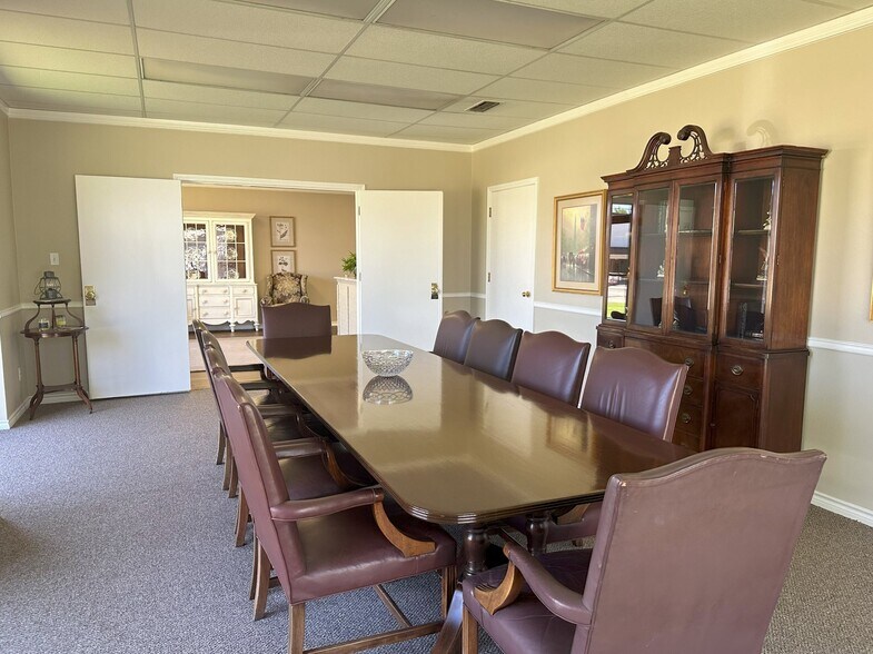 More Photos Of 901 N Mallard St, Palestine Medical For Sale