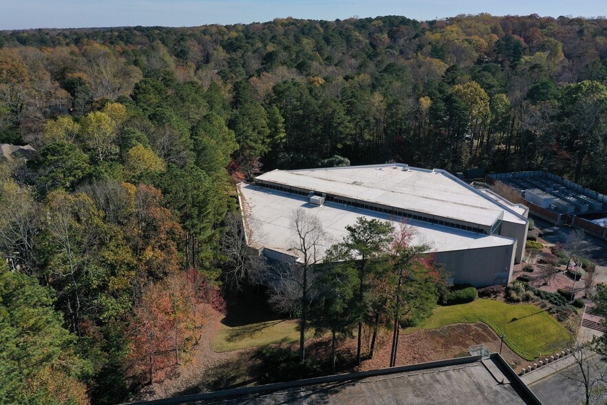 More Photos Of 40 Perimeter Ctr E, Atlanta Industrial For Lease