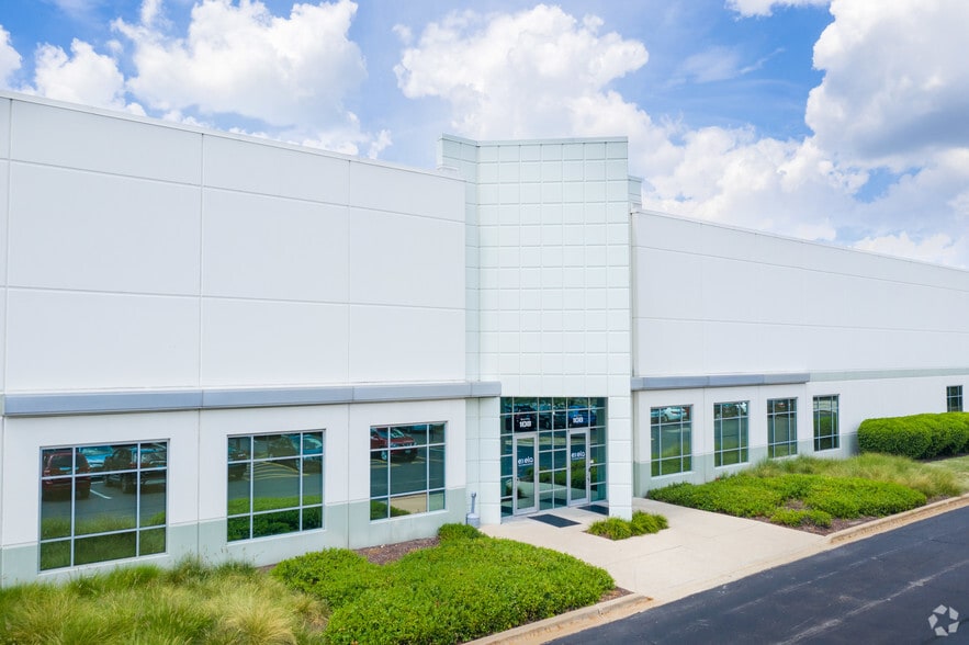 Primary Photo Of 2012 Corporate Ln, Naperville Manufacturing For Lease