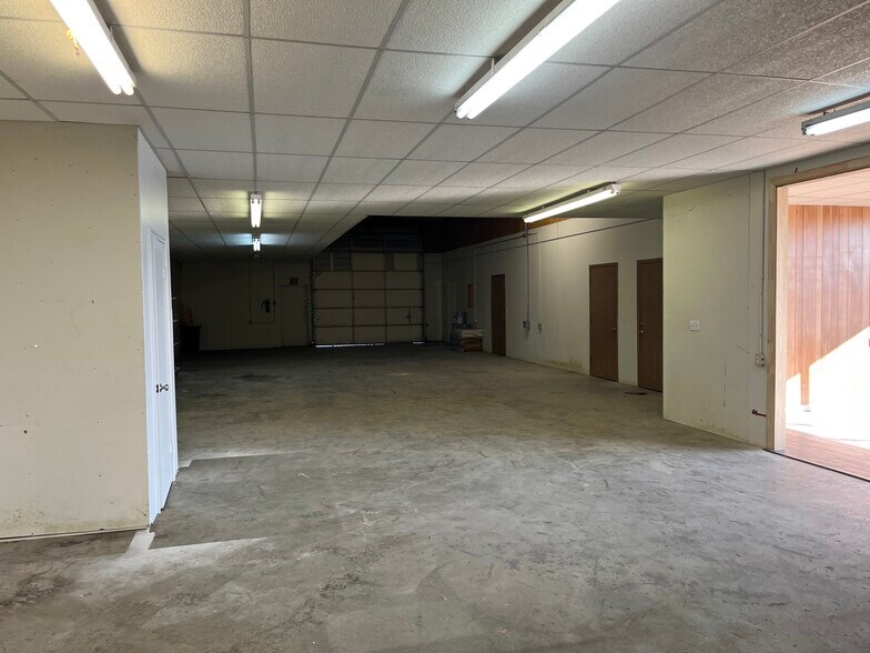 More Photos Of 125 Porter Industrial Rd, Clarksville Warehouse For Lease