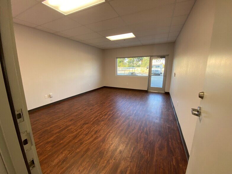 More Photos Of 6923 W Loop 1604, San Antonio Self Storage For Lease