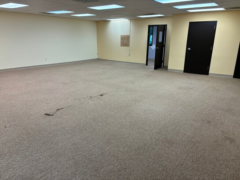 More Photos Of 9912-9920 Main St, Fairfax Office For Lease