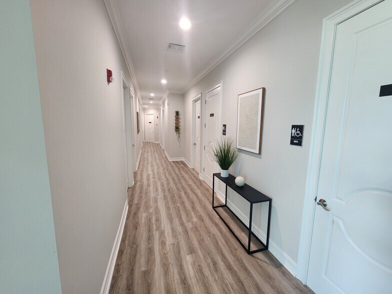 More Photos Of 8891 Brighton Ln, Bonita Springs Loft Creative Space For Sale