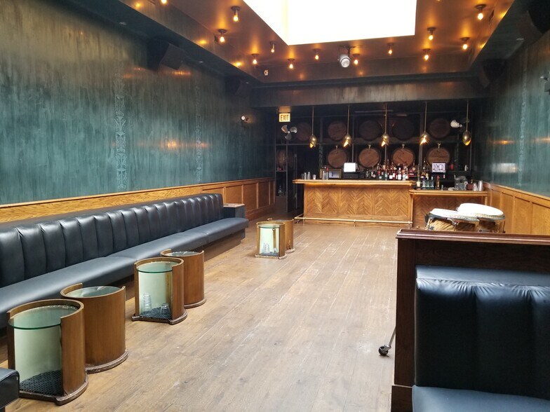 More Photos Of 738 W Randolph St, Chicago Storefront For Sale