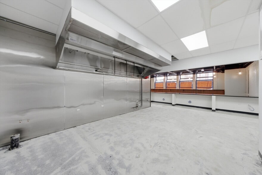 More Photos Of 2201 W Howard St, Chicago Restaurant For Lease
