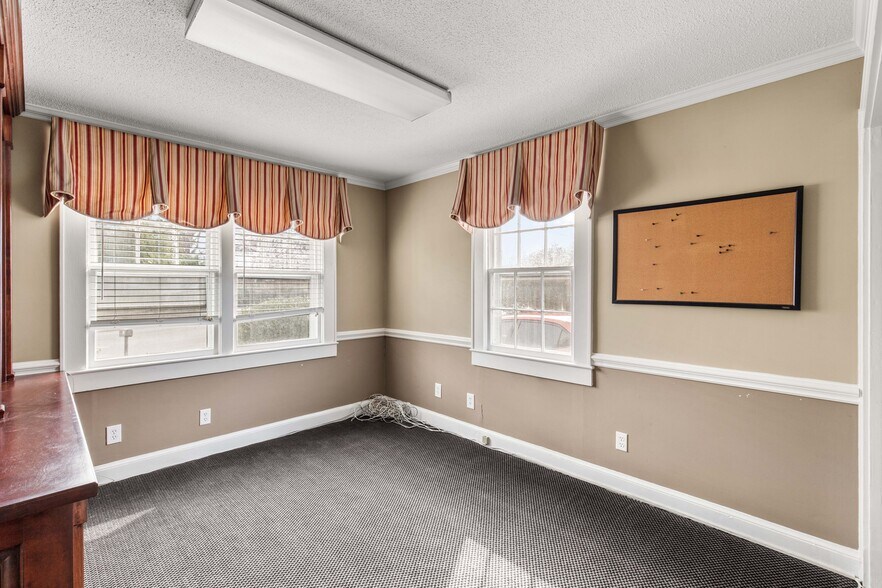 More Photos Of 302 N White St, Lancaster Office For Sale