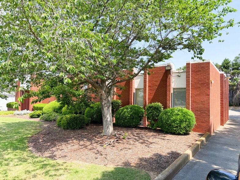 More Photos Of 906 Wilson St NE, Decatur Coworking Space