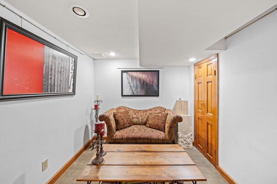 More Photos Of 405 Main St, Parkville Storefront Retail Office For Sale