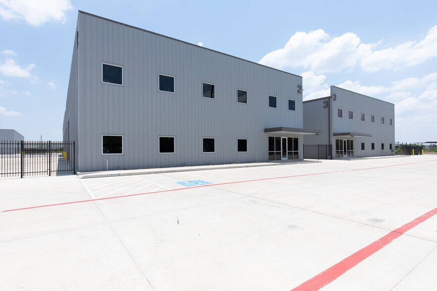 More Photos Of 11755 W Little York Rd, Houston Unknown For Lease