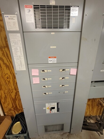 More Photos Of 1021 Goldenbelt Blvd, Junction City Auto Dealership For Sale